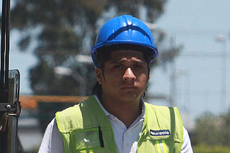 Obrero en el Parque Industrial.