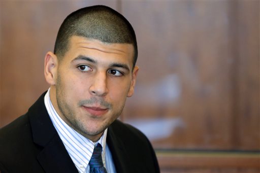 Aaron Hernández sigue involucrado en problemas 