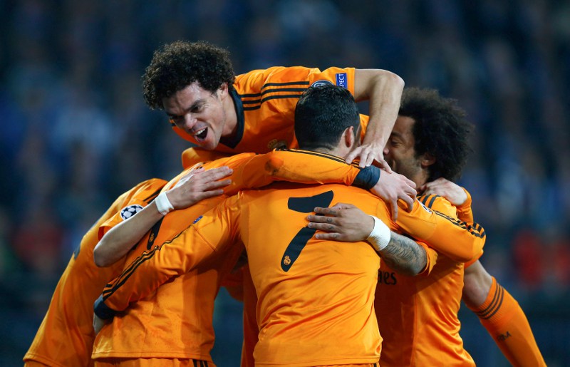 Jugadores del Real Madrid celebran el gol de Cristiano 