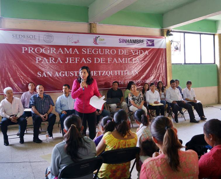 Realizan entrega de seguros. 