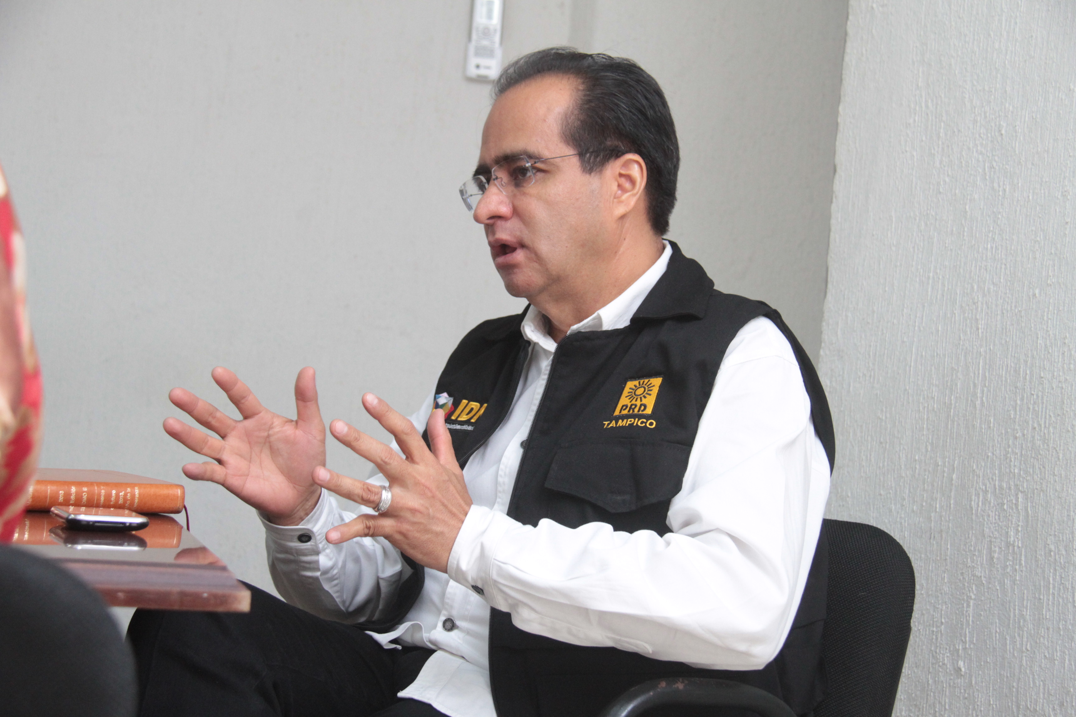 René Bejarano Martínez.