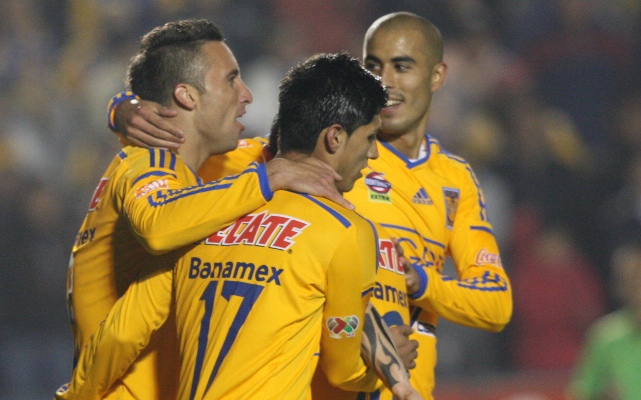 Jugadores de Tigres festejando