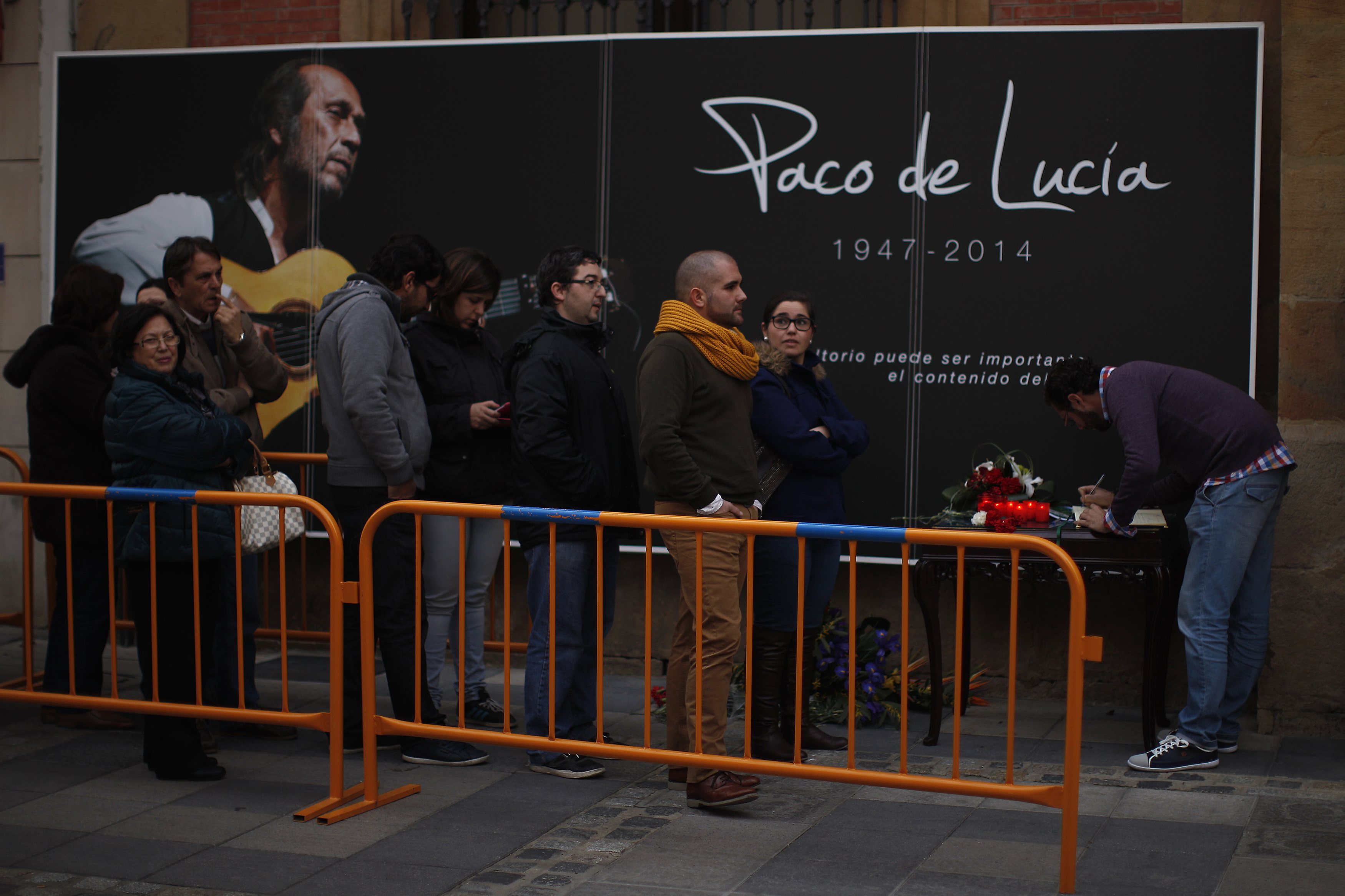Preparan llegada del cuerpo del músico.