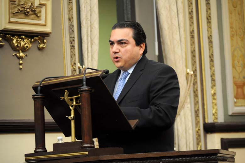 Roberto Moya Clemente, secretario de Finanzas y Administración.