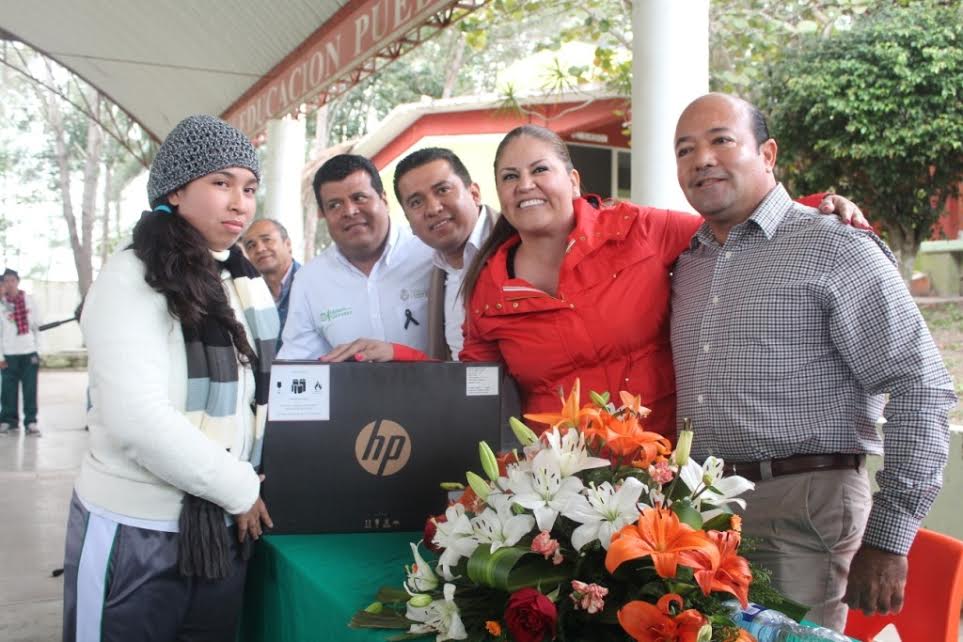 Sarahí Valle Torres,  primera alumna inscrita.