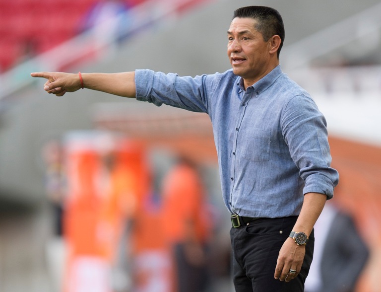 Ignacio Ambriz, técnico de los Gallos Blancos