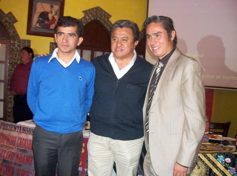 El ex matador estuvo acompañado por Leopoldo Casasola y Joselito Adame.