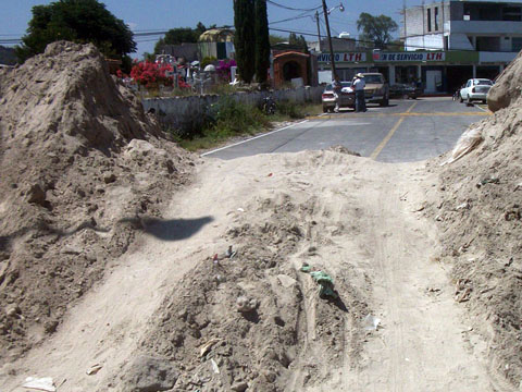 Colonos acusan a la familia Cornejo Barrera de tráfico de influencias. 