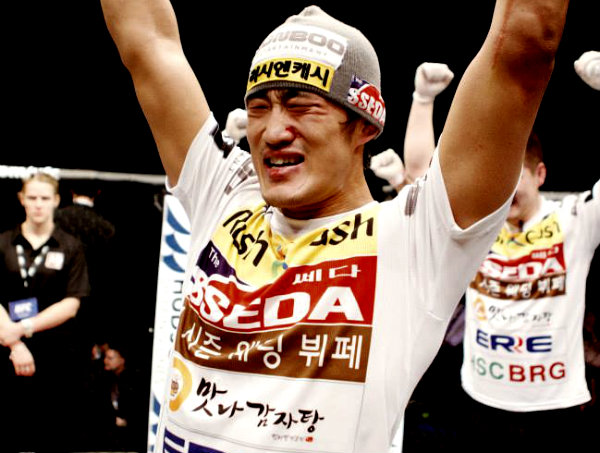 Dong Hyun Kim, en el festejo después de vencer a John Hathaway