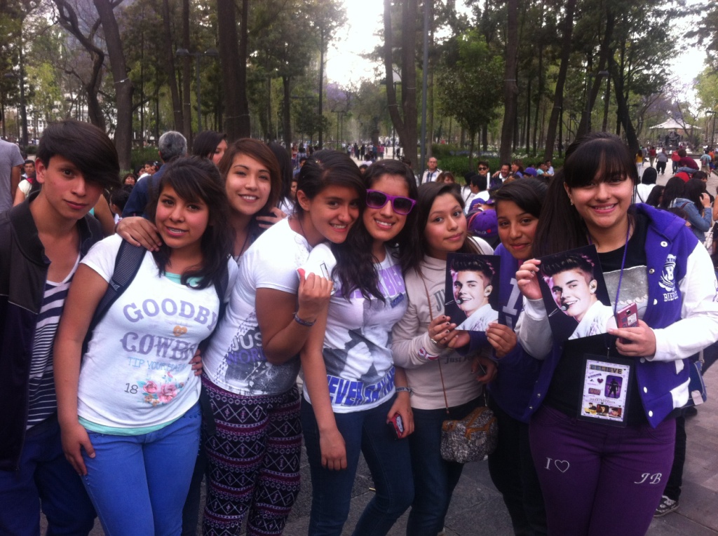Fans de Justin Bieber en Bellas Artes