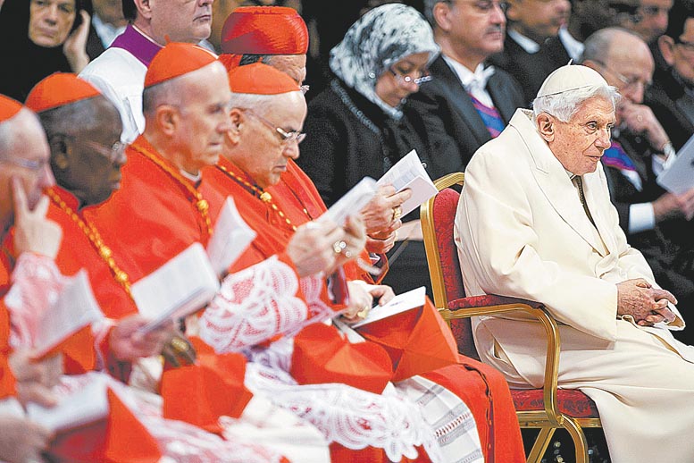 El 22 de febrero, Ratzinger asistió a una ceremonia en San Pedro donde Francisco nombró a 19 cardenales.