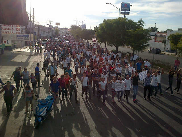 Los asistentes a la marcha acusaron que las autoridades intentaron reprimirlos 