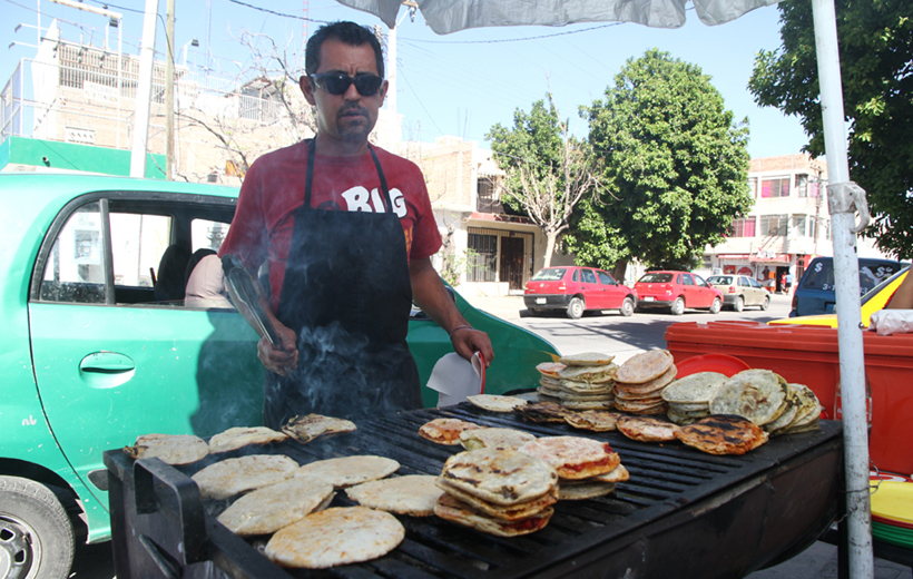 El origen de las gorditas no se tiene establecido, pero los historiadores sospechan que son un derivado de las tortillas de harina, que podría tener s
