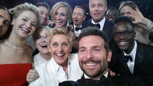 Selfie de Ellen con los actores de la premiación. 