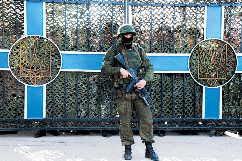 Unos seis mil soldados rusos fueron enviados a Crimea “el tiempo que sea necesario”, dice el Kremlin.