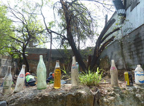 Se han encontrado botellas de vidrio antiguas. 