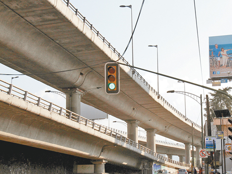Viaducto elevado para un transporte rápido y económico.