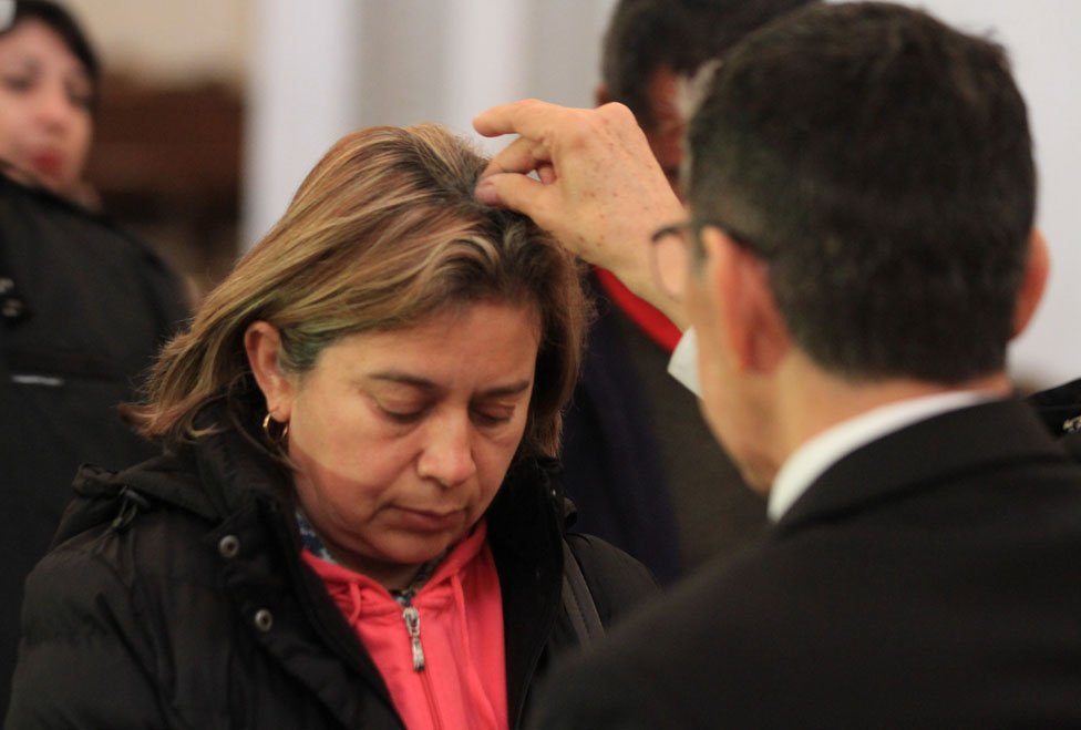 Creyentes acudieron a la imposición de ceniza en iglesias del primer cuadro de la ciudad.
