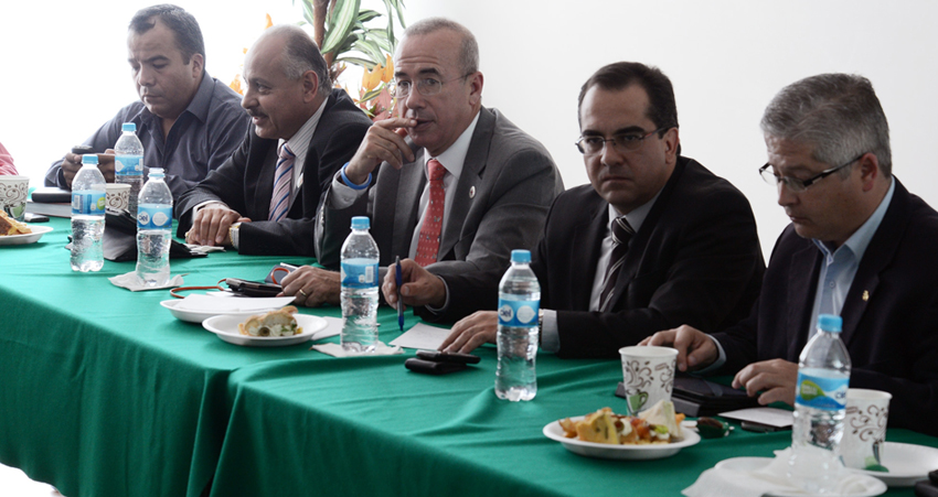 En la reunión.