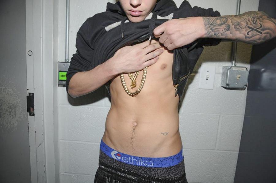 Justin Bieber mostró sus diferentes tatuajes.