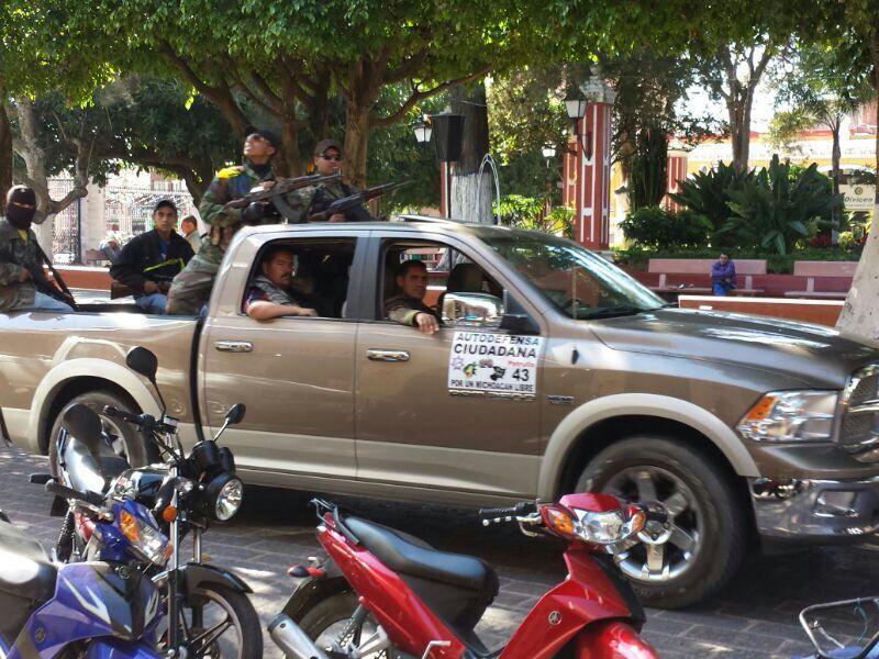 Entrada de autodefensas a Cotija.