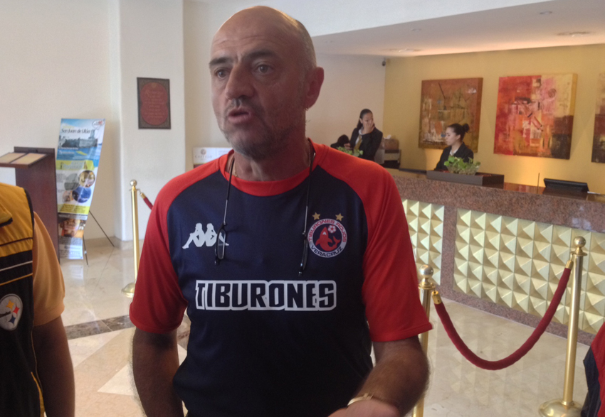 El entrenador del Veracruz negó haber mandado a sus jugadores a agredir al rival.