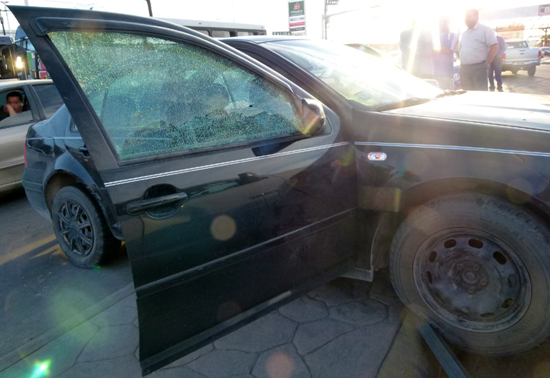 Conductor pierde el control de su auto y choca contra escoltas- Grupo ...