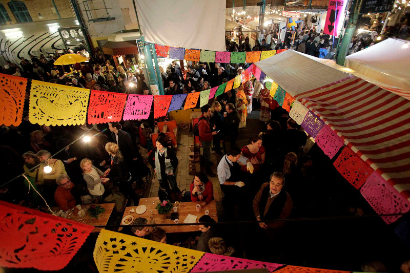 Los berlineses degustaron los platillos mexicanos en un ambiete amenizado con música mexicana.