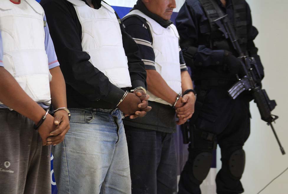 Para los detenidos por primera vez, que no tengan antecedentes de violencia no habrá una pena que pagar en un reclusorio.