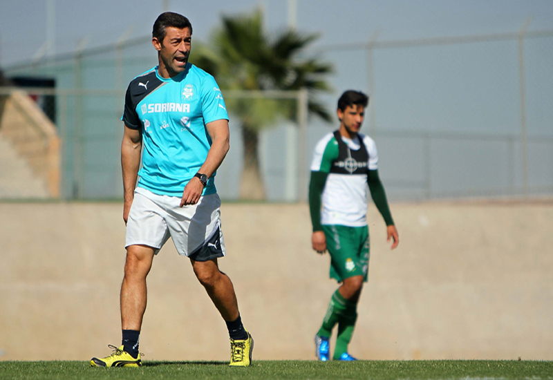Pedro Caixinha calificó el trabajo de Santos Laguna en el Clausura 2014 como mediocre.