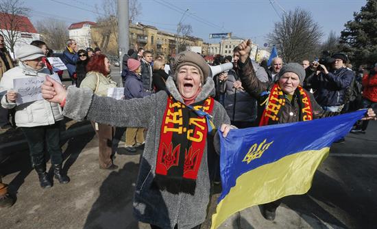 Rusos apoyan referndum de Crimea para re incorporarse a Moscú