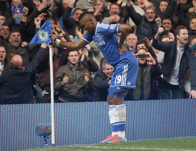 Eto'o celebrando el primer gol del encuentro 