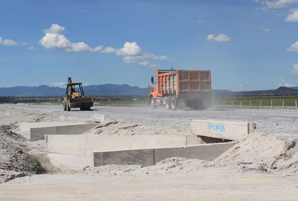 Obra de construcción de la carretera Cuapiaxtla.