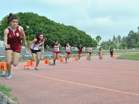 Realizan evento de atletismo