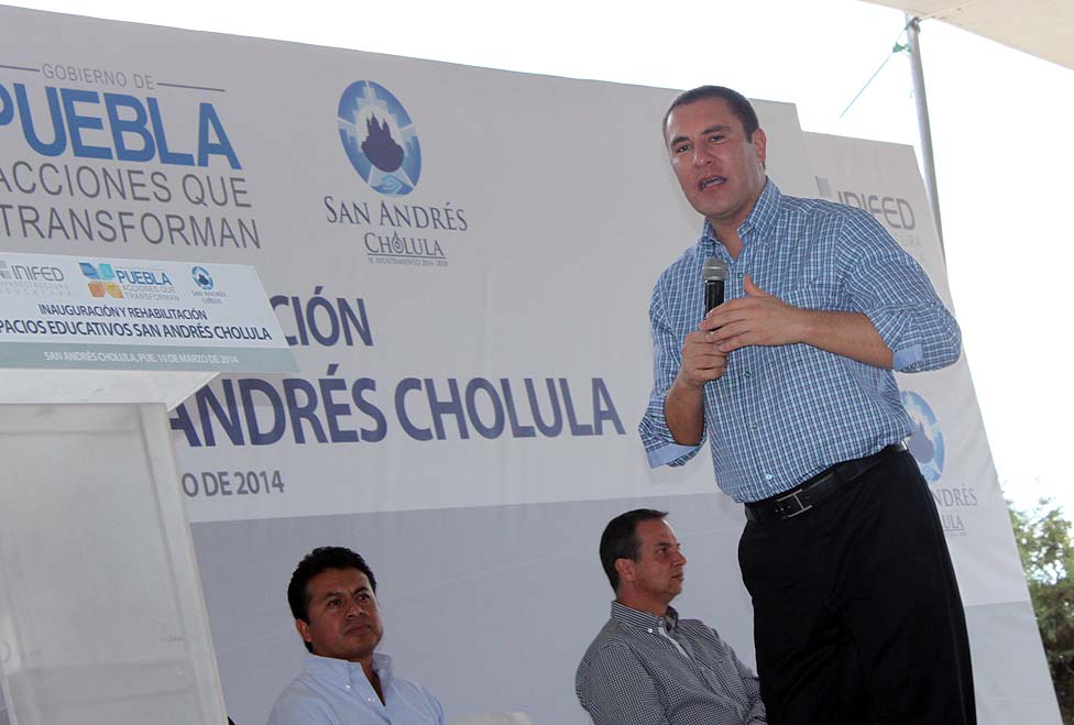El gobernador Rafael Moreno Valle inauguró espacios educativos en San Andrés Cholula.
