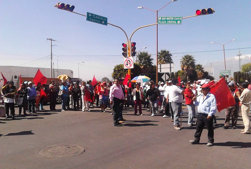 Antorchistas cerraron el bulevar Xicoténcatl.