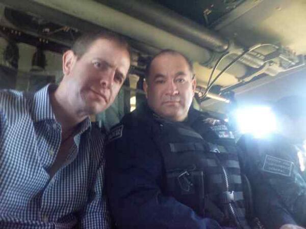 "Con el Comisionado Galindo de la @PoliciaFedMx en camino a La Ruana": tuiteó la cuenta de Alfredo Castillo, @Comisionadomich