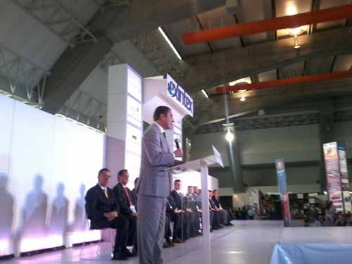 El gobernador en la inauguración del evento.