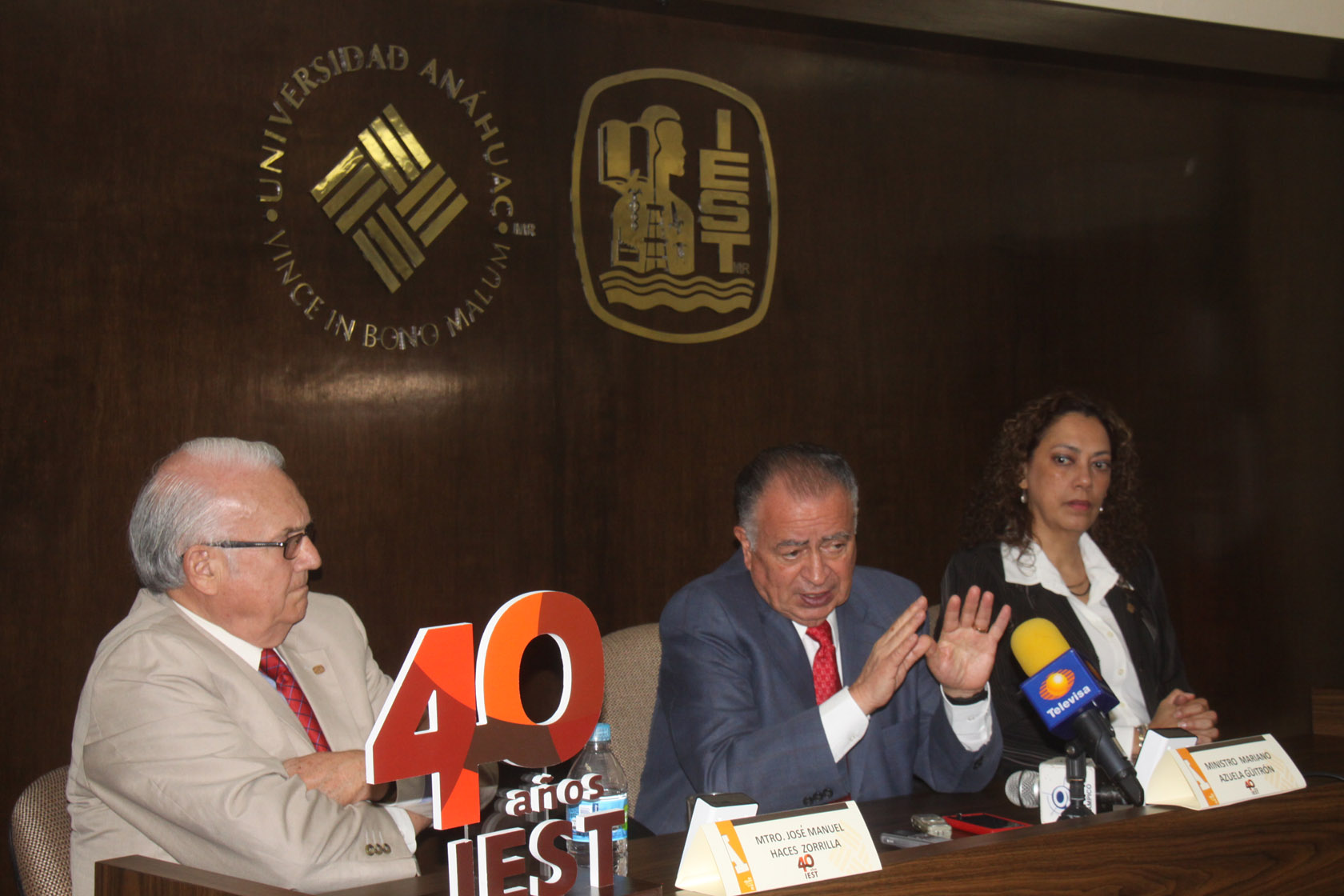 El ministro llevó a cabo una conferencia en el IEST.