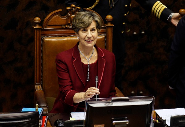 La senadora Isabel Allende se convirtió en la primera mujer en asumir la presidencia de la Cámara Alta en Chile.