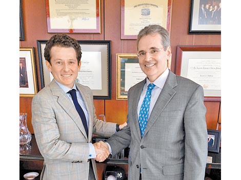 Francisco González y Ronald A. DePinho se reunieron en Houston.