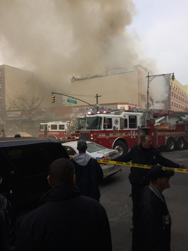 Se registra derrumbe en edificio de Manhattan, unidades de emergencia llegan al lugar