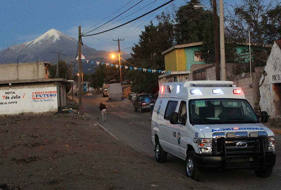 La presidencia municipal puso a disposición de la familia una ambulancia.