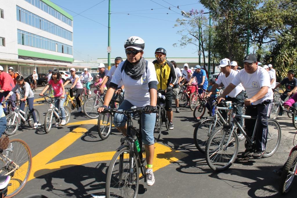 Ciclistas de la “Rodada Didáctica Ciclista  STE-DF por el Derecho a la Movilidad” .