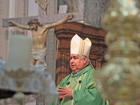 El arzobispo de Monterrey, Rogelio Cabrera López.