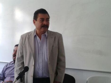 “Hasta las ponen a dar clases”, recalcó el legislador.