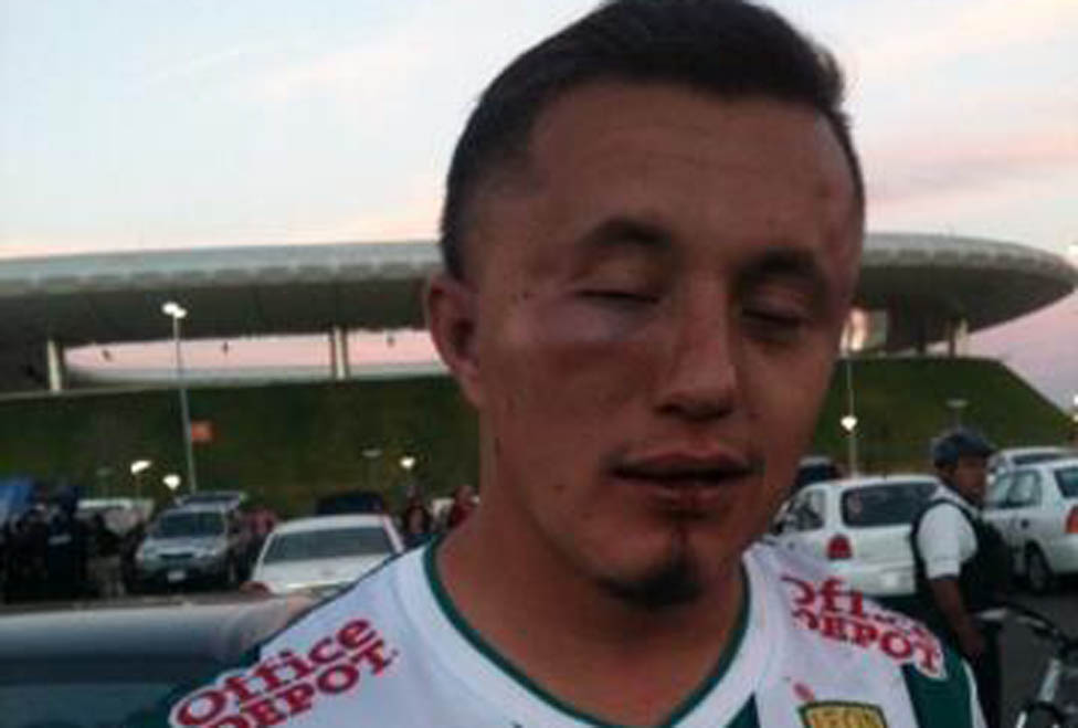 El joven procedente de Estados Unidos fue agredido por aficionados de Chivas. 