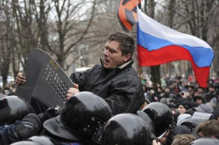 Pro rusos se manifiestan en Ucrania tras el referéndum de anexión de Crimea a Rusia