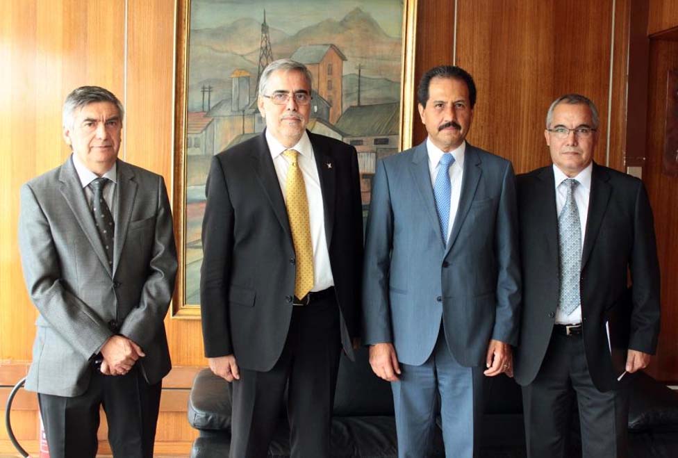 Alfonso Esparza en su visita a homólogos chilenos.