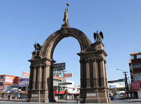 La construcción estuvo a cargo del arquitecto Pedro Cabral. 